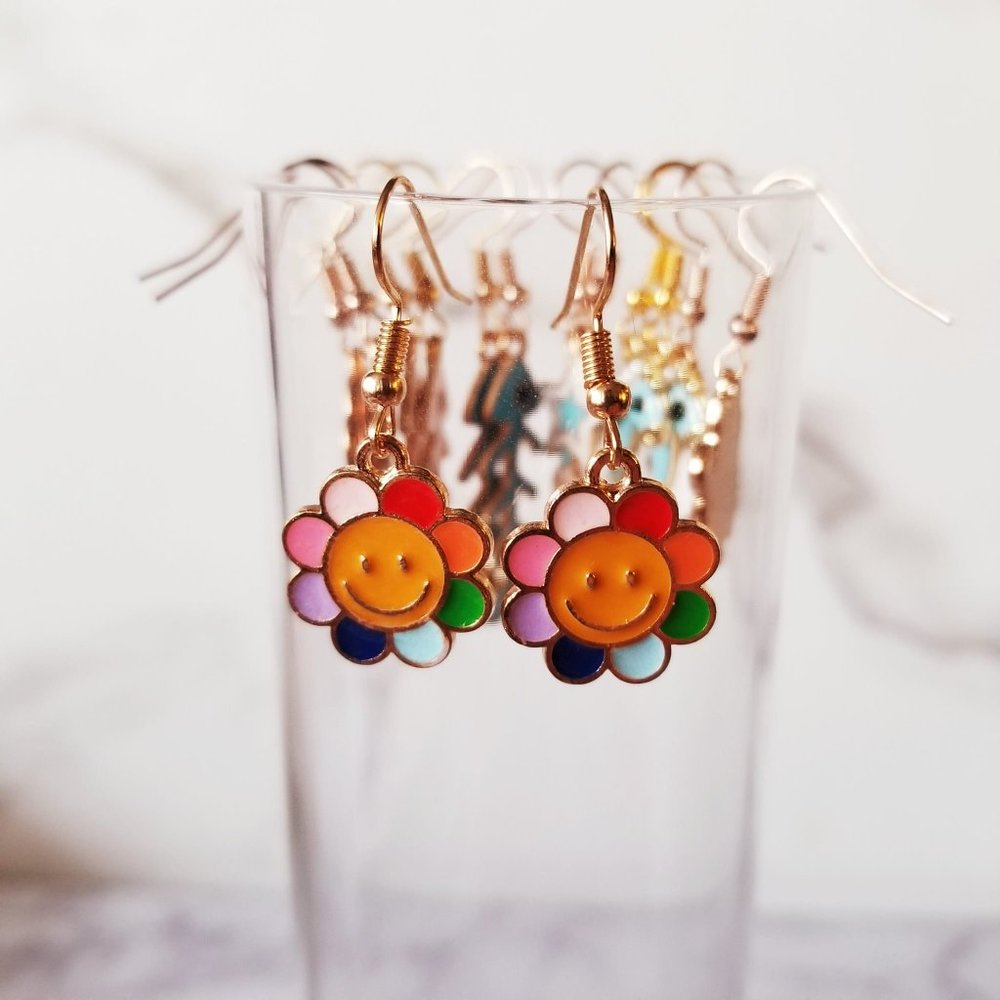 Multi Color Smiley Flower Earring - Picture 2 of 5